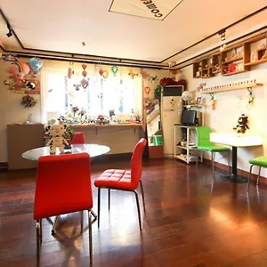 Comeinn Hongdae - Female Only ** Сеул